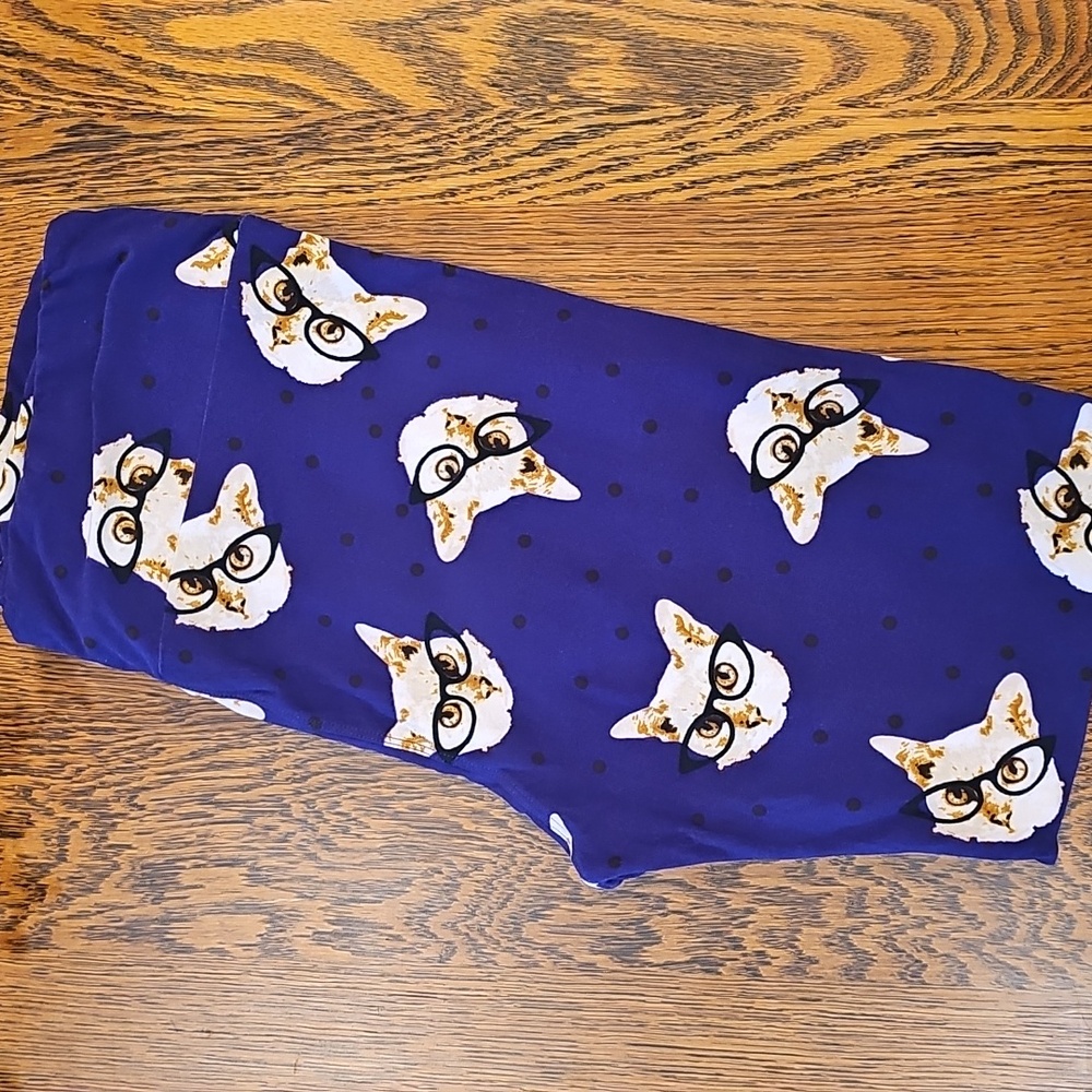 LuLaRoe Blue/Purple cats with glasses and black polka dots T/C